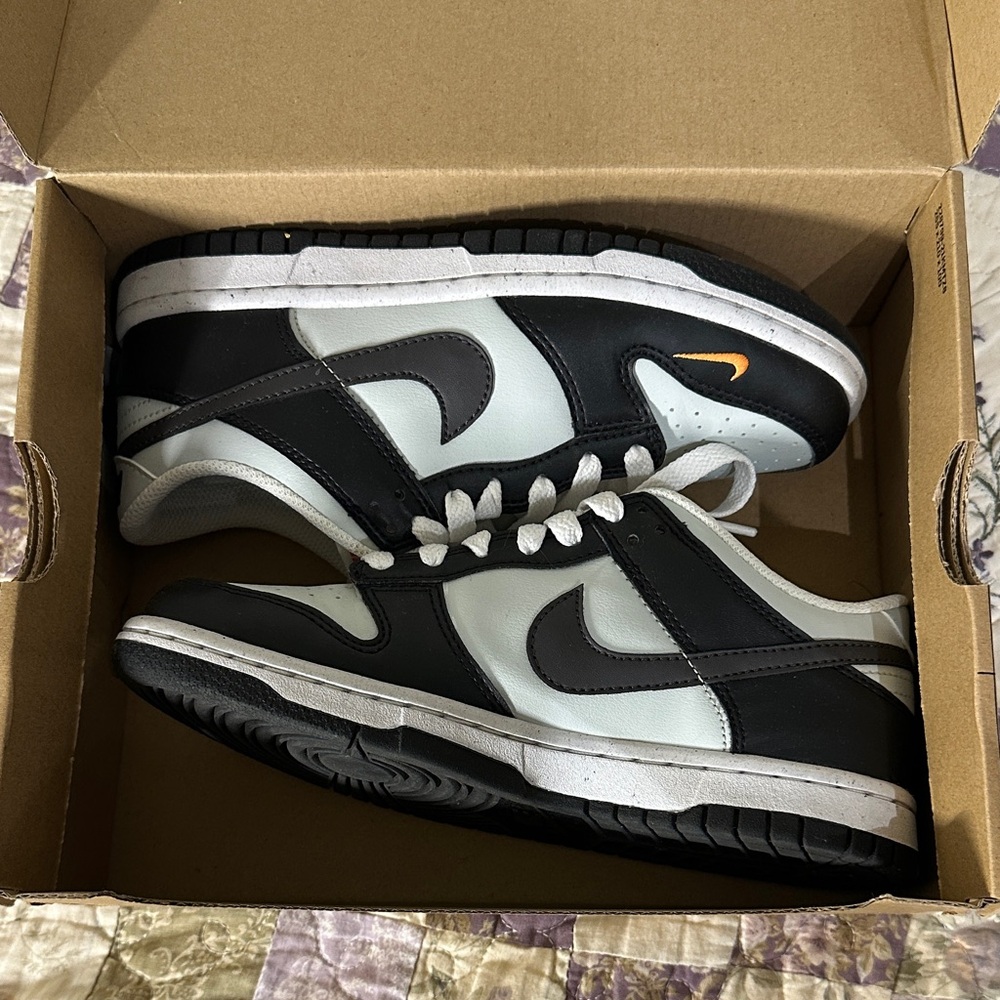 4.5 Y/Womens 6  Nike Dunk Low